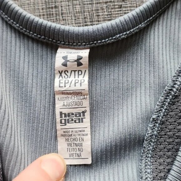 🍁 Under Armour HeatGear rib knit Tank Top 🍁 - Picture 2 of 4